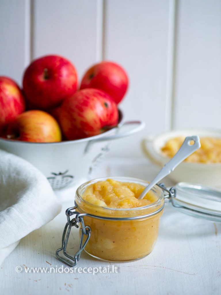Kaitinti obuoliai su vanile - puikus pagardas ar užkandis ar pyragų įdaras